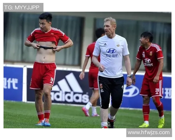 越南足球明星展现完美腹肌的精彩瞬间与训练秘笈分享