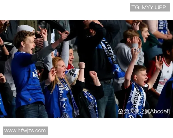 足球明星与中国女孩甜蜜亲吻瞬间引发热议，爱情跨越国界的美好故事