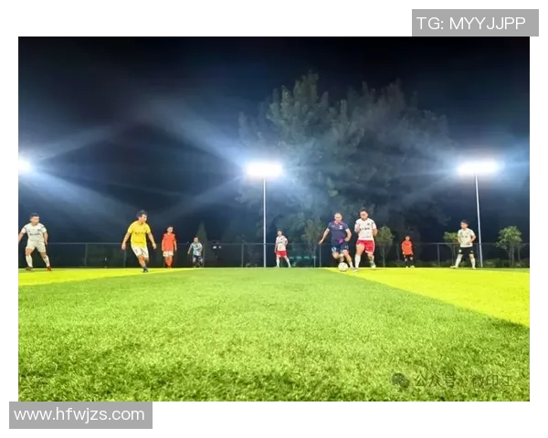 足球明星场下热情互动引爆现场观众激情瞬间回顾