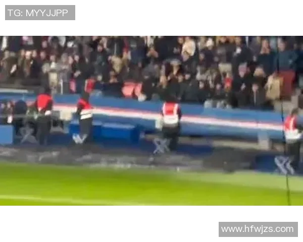 足球明星怒斥对手瞬间曝光引发热议视频回顾精彩瞬间与背后故事