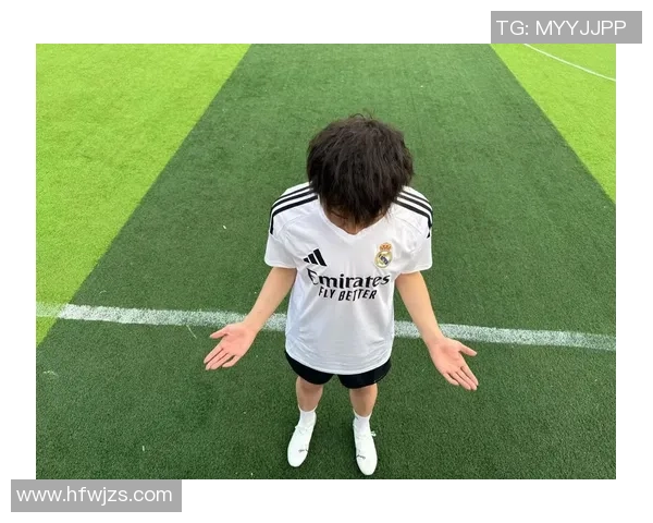 足球明星搞笑片场趣事大揭秘球场外的欢声笑语引发无限欢乐