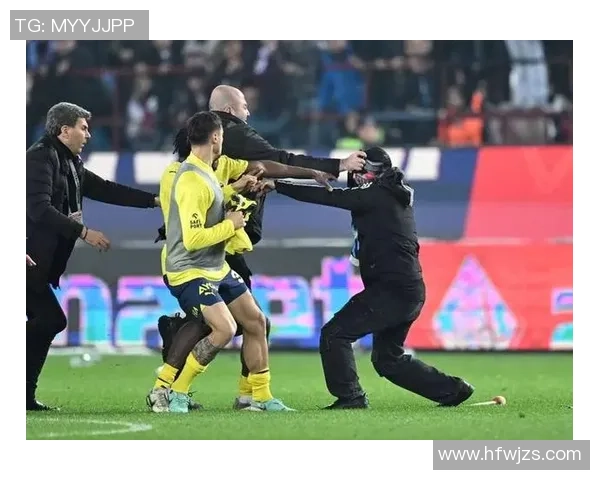 足球明星激烈冲突现场回放引发热议球迷反应不一