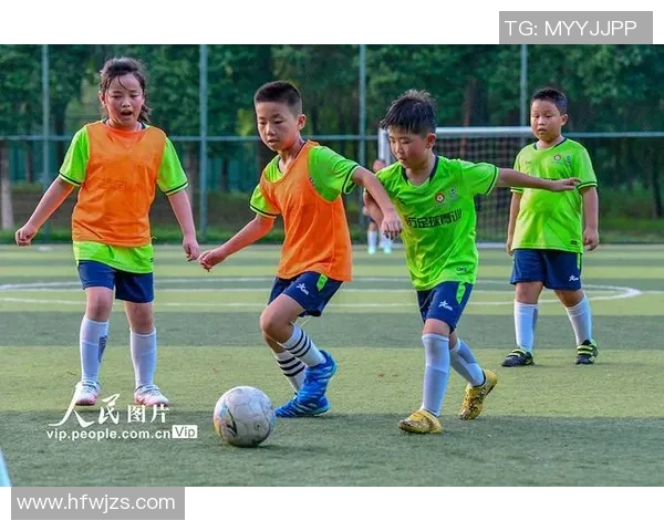 足球明星的花式踢球技巧揭秘展现足球艺术的魅力与激情